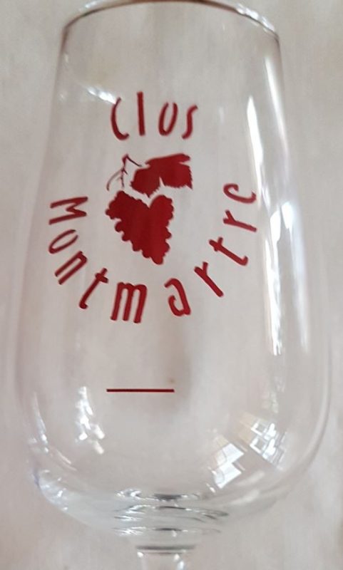 Logo vin de Montmartre - restaurant terrasse Les Ambassades