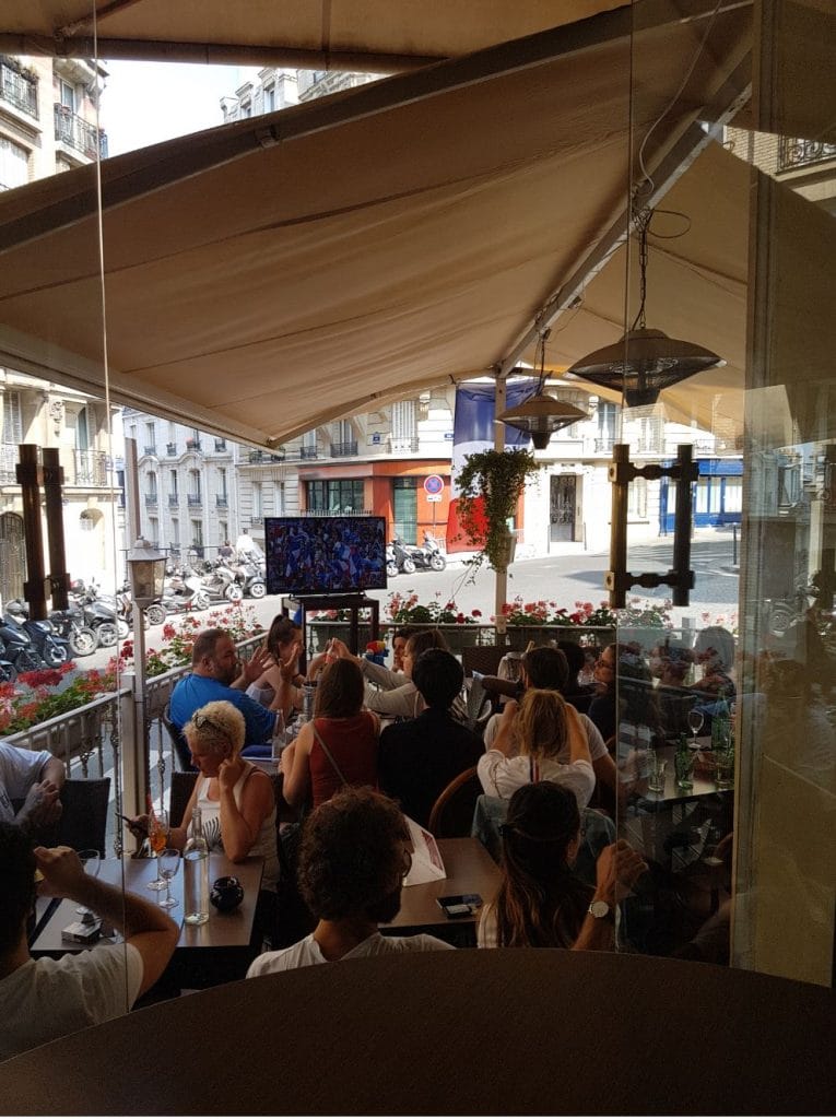 Restaurant terrasse Montmartre - coupe du monde football