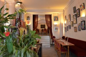 Restaurant choucroute Paris Butte Montmartre - grande salle des Ambassades