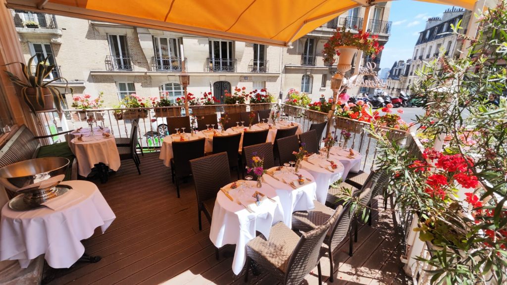 Restaurant Montmartre avec terrasse privatisée pour un groupe de 20 personnes Paris 18e