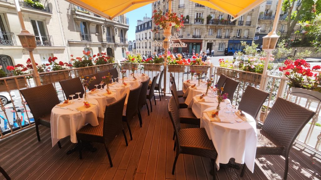Restaurant terrasse Paris Montmartre tables pour groupe 20 personnes