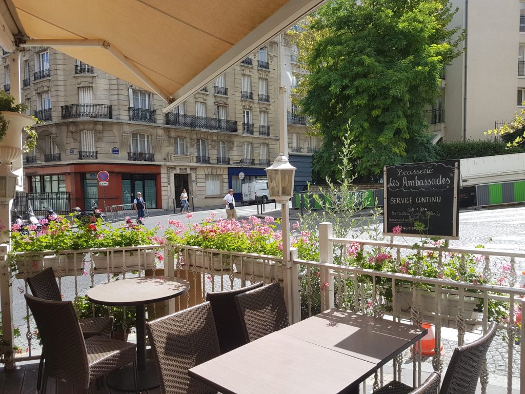 Terrace restaurant Montmartre to have a drink or lunch & dinner - Paris 18th on Butte Montmartre