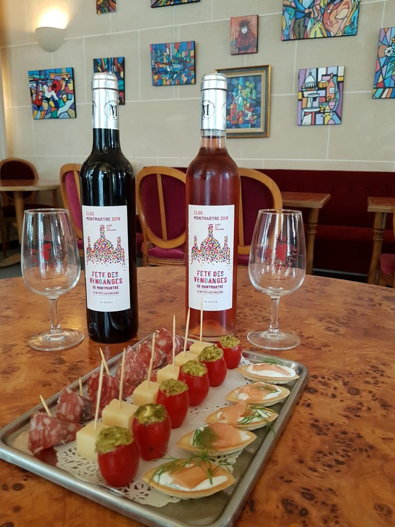 Dégustation vin de Montmartre pendant la Fête des Vendanges de Montmartre 2023