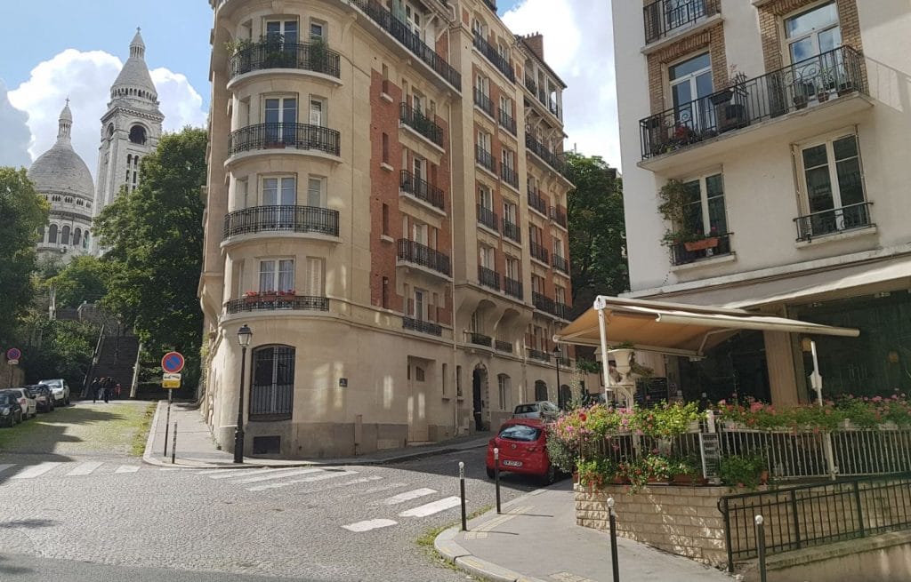 Restaurant Montmartre Les Ambassades et vue sur le Sacré-Cœur